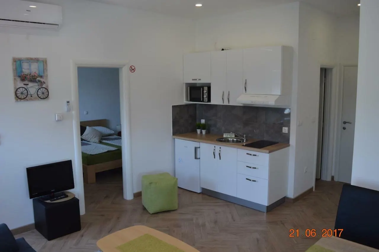 Apartments Armando Zara 0*,